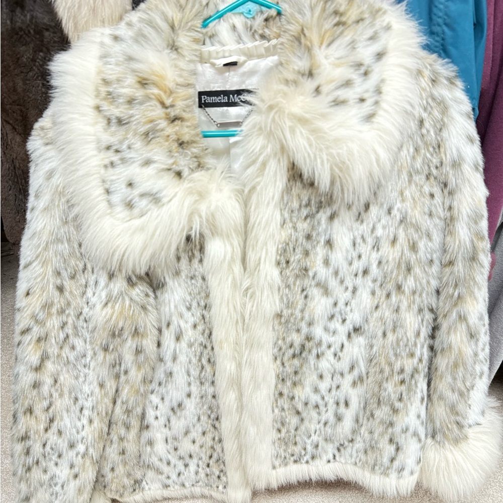 Pamela McCoy Women's White Faux Fur Jacket